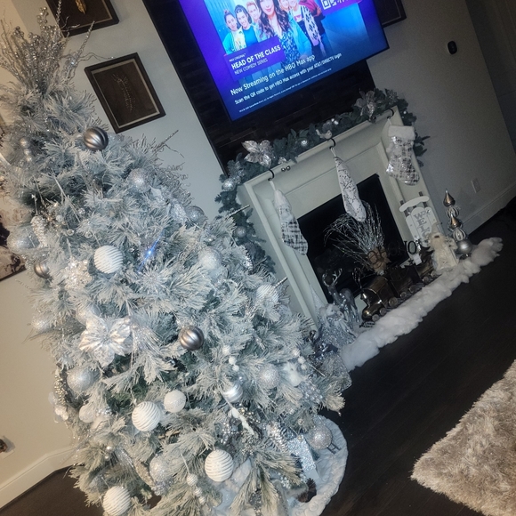 Y'all...Meet your Posher, Dee - Picture 2 of 2